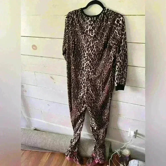 Nick and Nora animal print onesie, cat themed, EUC, size small. - Picture 2 of 6